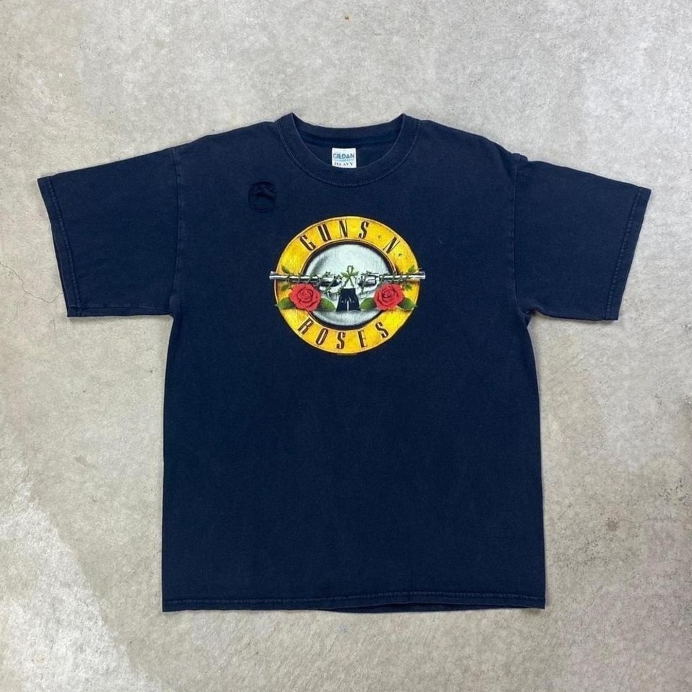 Vintage‎ Gun N Roses Shirt Size Medium Black 2004 Band Concert